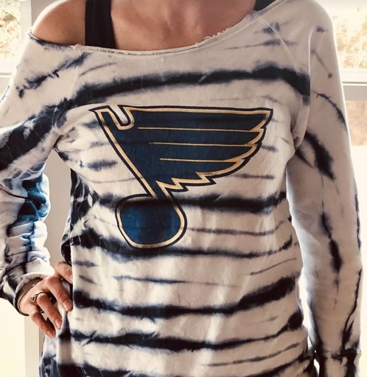 Off-the-Shoulder Blue Note Blue Tie Dye Shirt